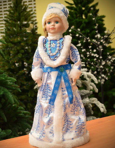 Декоративная кукла - украшение "Снегурочка" 45см (артикул 5897)