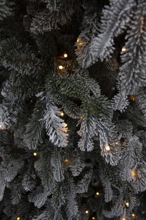 Ель Стильная заснеженная 215 см., 552 LED лампы, литая хвоя+пвх, Black Box (74283)