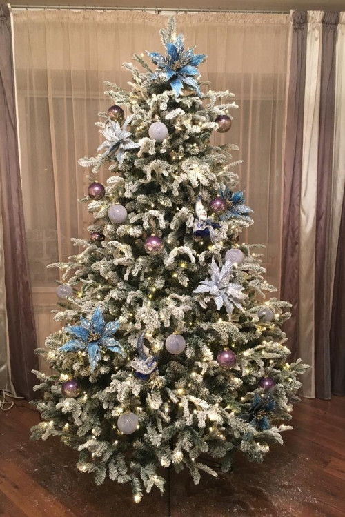 Ель Стильная заснеженная 230 см., 648 LED ламп, литая хвоя+пвх, Black Box (74284)