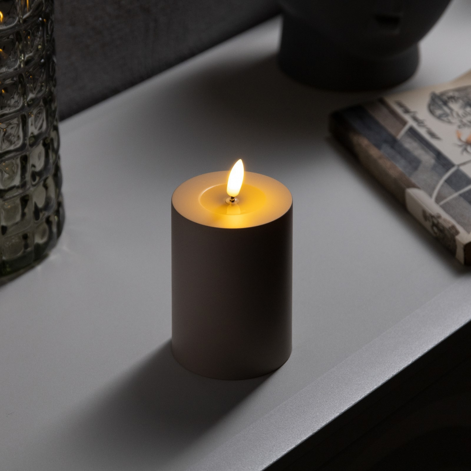  Светодиодная свеча бежевая 7×13×7 см., пластик, батарейки ААх2, Luazon Lighting (9907599)