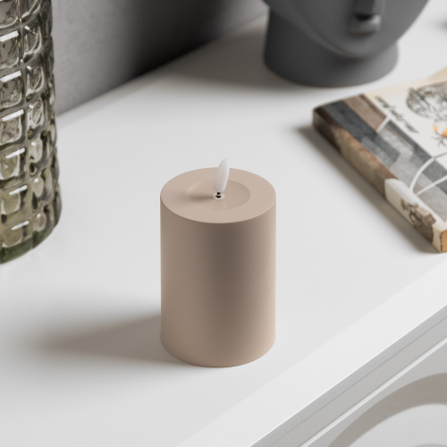  Светодиодная свеча бежевая 7×13×7 см., пластик, батарейки ААх2, Luazon Lighting (9907599)