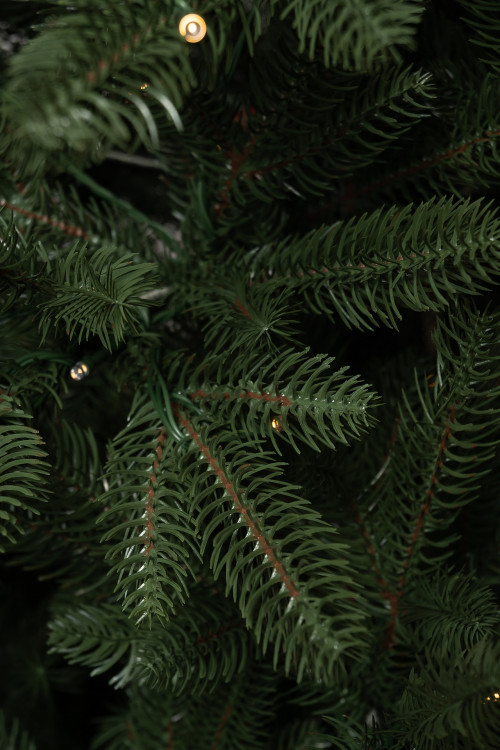 Искусственная елка Никольская 240 см., 100% литая хвоя, 600 теплых белых Led ламп, ЕлкиТорг (68240)