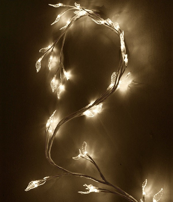 Светодиодная флористика Венок с листьями 1.8 м., 220V, 48 теплых белых LED ламп, белый провод, Beauty Led (LC176L-B048A-28-WW)