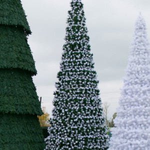 Уличная сосна Евро-2 зеленая c белыми кончиками 25 м., каркасная, Леска, Green Trees (GT25EVLESWK)