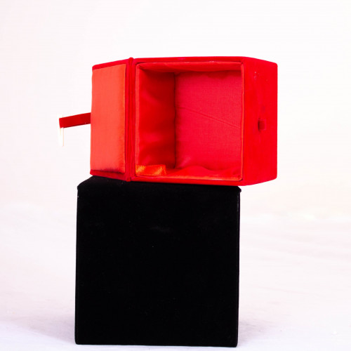 Коробка упаковочная для шаров, черная, бархат снаружи, диметром 8,5 см. (BF1465)