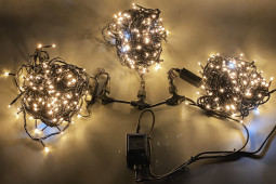 Комплект гирлянд на деревья 60 м., 3 луча по 20 м, 24В, 600 теплых белых LED ламп, черный провод, мерцание, Teamprof (TPF-S3*20F-B/WW)