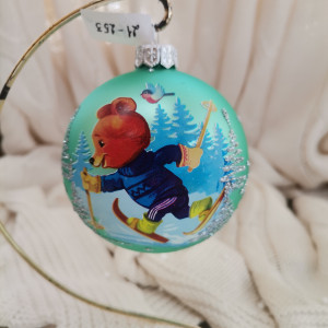 Стеклянный шар Медведь на лыжах 65 мм., Коломеев (КУ-65-214068)