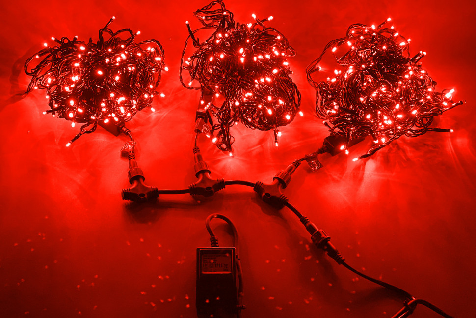 Комплект гирлянд 3 нити по 20 м, 24В, 600 красных LED ламп, мерцание, черный провод ПВХ, Teamprof (TPF-S3*20F-B/R) в Белгороде