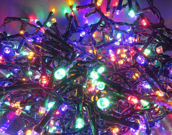 Светодиодная гирлянда для елки 230 см., 800 разноцветных LED лампочек, СТАТИЧЕСКОЕ свечение, длина 16 м. Triumph Tree (463874) в Ростове-на-Дону