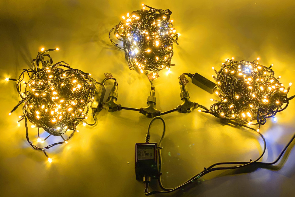 Комплект гирлянд 3 нити по 20 м, 24В, 600 желтых LED ламп, мерцание, черный провод ПВХ, Teamprof (TPF-S3*20F-B/Y) в Белгороде