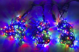 Комплект гирлянд на деревья 60 м., 3 луча по 20 м, 24В, 600 разноцветных LED ламп, зеленый провод, мерцание, Teamprof (TPF-S3*20F-G/M)