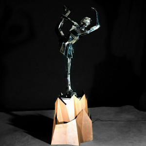 Полигональная фигура Фигуристка на подиуме 2.4 м., Conso (PLG-008-0001)