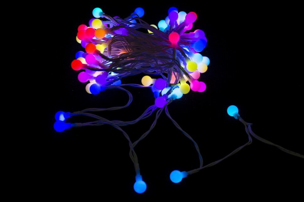 Светодиодная нить шарики с пультом 11,5 м., 220V, 96 разноцветных LED ламп, диаметр шарика 1.6 см, белый провод, Winner Light (m.01.5W.96-1.6ball) в Белгороде