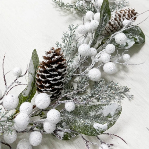 Гирлянда заснеженная Блестящая с белыми ягодами и шишками 130 см., Christmas DeLuxe (89187)