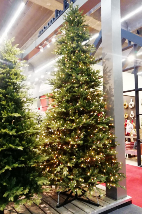 Ель Ирландская с лампочками 305 см., 948 LED ламп, литая хвоя+пвх, Black Box (74401) в Санкт-Петербурге