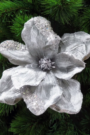 Декоративный цветок Магнолия 23 см., серебро, на клипсе, бархат, Christmas DeLuxe (83897)