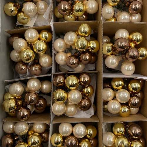 Гроздь стеклянных шаров Ягодный хоровод 2 см., 10 шт., жемчужный/золото/коричневый, Christmas DeLuxe (89863) в Санкт-Петербурге