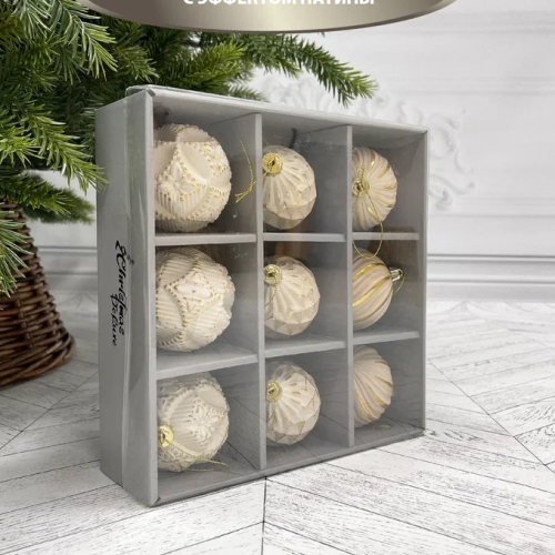 Набор пластиковых шаров Рандеву 80 мм., 9 шт., белый с золотом, Christmas DeLuxe (87804) 