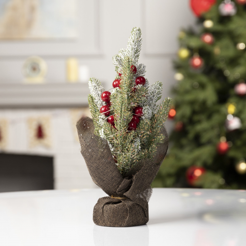 Светодиодная фигура Снежная ёлка с ягодами 12.5×28.5×7.5 см., пластик, батарейки CR2032х2, свечение мульти, Luazon Lighting (7992927)