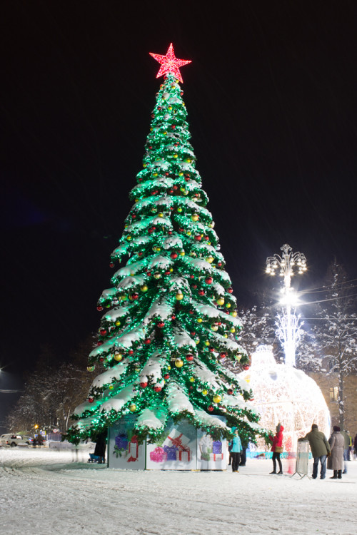 Уличная елка Таежная Премиум зеленая 21 м., ствольная, ПВХ, Green Trees (GT21TAPVC) в Санкт-Петербурге