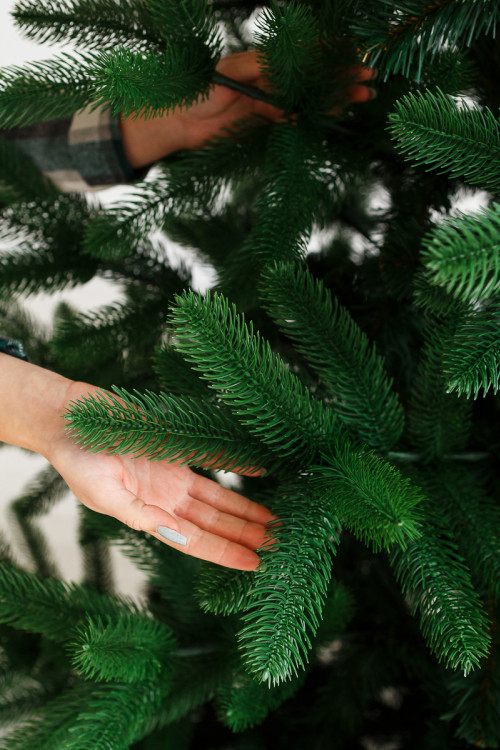 Интерьерная искусственная елка Европейская Премиум 7 м., ствольная, Литая хвоя+ПВХ, Green Trees (GT7EVR)