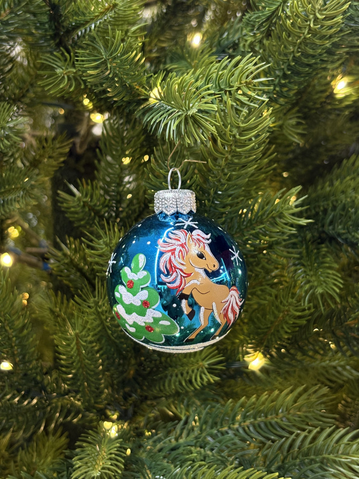 Стеклянный шар Лошадка 60 мм., бирюзовый, стекло, Ёлочка (С29-1/3) Стеклянный шар Лошадка 60 мм., бирюзовый, стекло, Ёлочка (С29-1/3)
