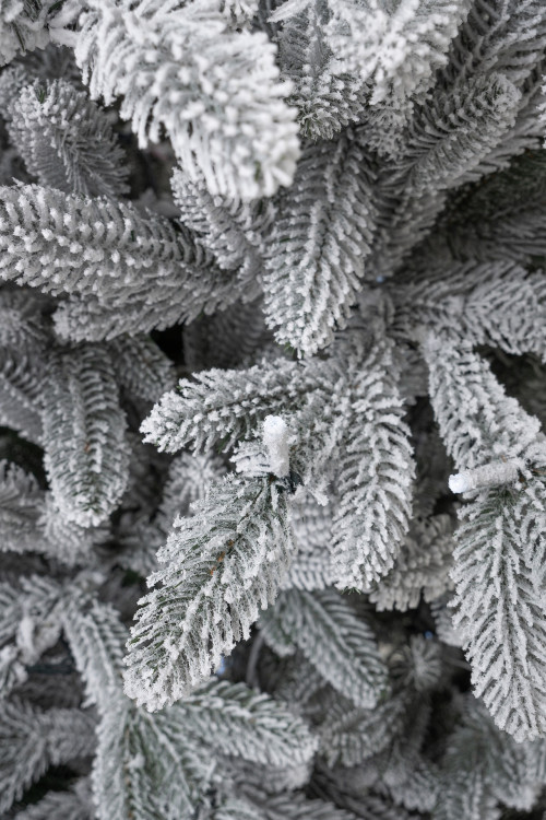 Искусственная елка Хеймдалль заснеженная 240 см., 100% литая хвоя, с холодными Led лампами, ЕлкиТорг (236240)