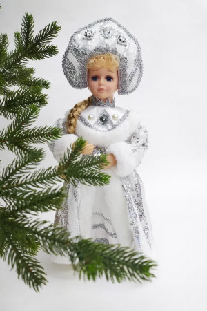 Снегурочка под елку в белой с серебром шубе и кокошнике 40 см., Triumph Tree  (84662)
