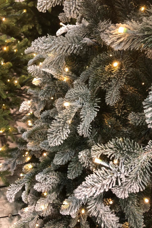 Ель Стильная заснеженная 260 см., 816 LED ламп, литая хвоя+пвх, Black Box (74350)